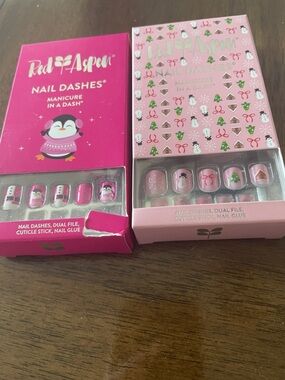 Ash Hot Pink Holiday Nail Dashes with Festive Art
 This is for younger girls